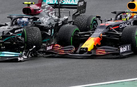 'Checo' Pérez queda fuera del Gran Premio de Hungría tras accidente múltiple