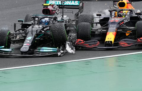 'Checo' Pérez queda fuera del Gran Premio de Hungría tras accidente múltiple