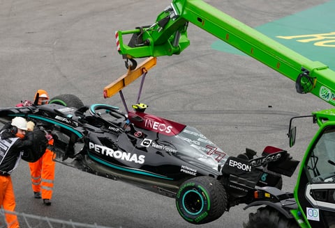 'Checo' Pérez queda fuera del Gran Premio de Hungría tras accidente múltiple