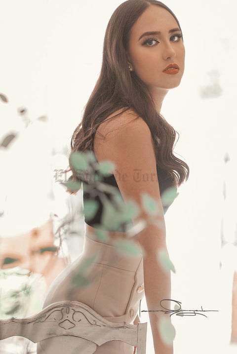 01082021 Celebrando con una bella sesión fotográfica, Nelly Ramirez Zavala. 'Siempre al estudiar y crecer dejamos huella, descubre tu camino y disfruta y construye tu destino'.