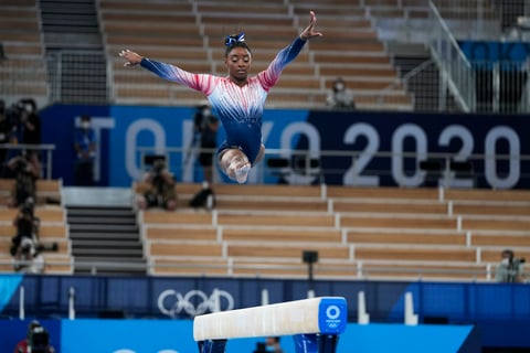 La gimnasta estadounidense se colgó la medalla de bronce 