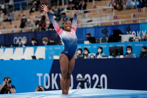 La gimnasta estadounidense se colgó la medalla de bronce 