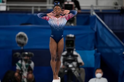 La gimnasta estadounidense se colgó la medalla de bronce 