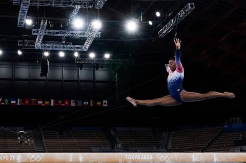 La gimnasta estadounidense se colgó la medalla de bronce 
