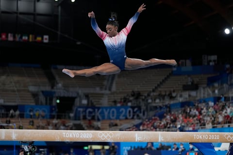 La gimnasta estadounidense se colgó la medalla de bronce 