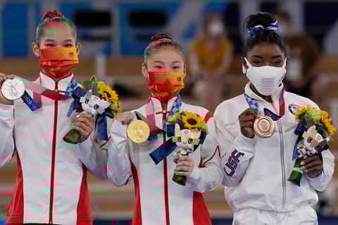 La gimnasta estadounidense se colgó la medalla de bronce 