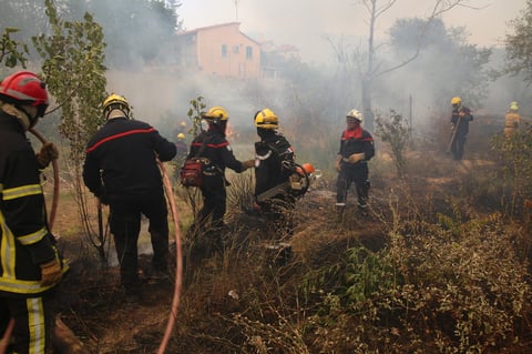Viento empeora incendios en Grecia que ya han dejado un muerto