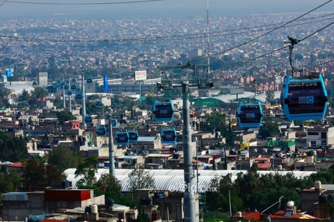 Autoridades mexicanas inauguran la linea 2 del cablebus en Ciudad de México

MEX8556. CIUDAD DE MÉXICO (MÉXICO), 08/08/2021.- Fotografía de cabinas de la línea 2 del Cablebús hoy, en Ciudad de México (México). Autoridades de la capital mexicana inauguraron este domingo la línea 2 del Cablebús, que recorrerá 10.6 kilómetros en siete estaciones, desde Constitución de 1917, hasta Santa Martha Acatitla. EFE/ Carlos Ramírez

Transporte
ECO Transporte Economía, negocios finanzas Ciudad México MÉXICO TRANSPORTE