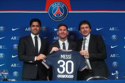 PSG informó en una declaración que el astro argentino de 34 años firmó un contrato de dos campañas