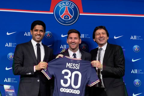 PSG informó en una declaración que el astro argentino de 34 años firmó un contrato de dos campañas