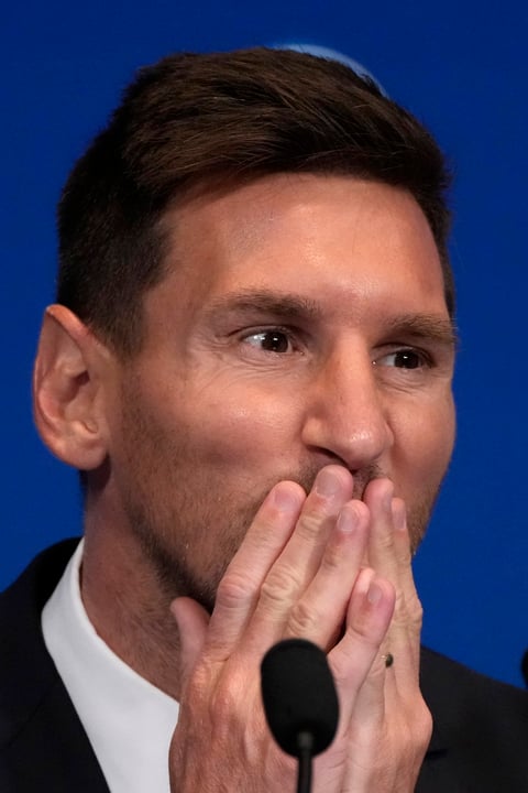 PSG informó en una declaración que el astro argentino de 34 años firmó un contrato de dos campañas