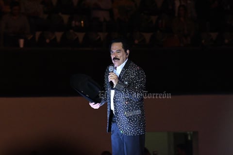 'Te amamos Lencho', '¿Dónde andabas?, te extrañamos Lorenzo' y '¡Arriba Lorenzo de Monteclaro!', fueron algunos de los gritos que se oían en el recinto.