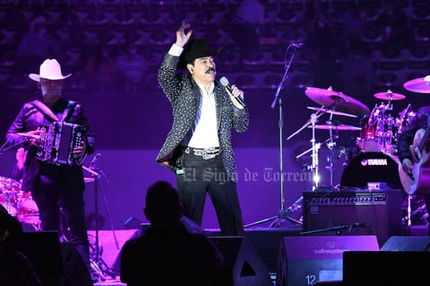 El concierto se anunció en 2020, sin embargo, debido a la crisis sanitaria se aplazó y hasta este fin de semana pudo hacerse en el Coliseo Centenario. Esta vez se llevaron a cabo dos presentaciones para tomar en cuenta la distancia social.