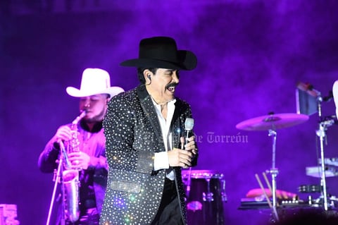 El concierto se anunció en 2020, sin embargo, debido a la crisis sanitaria se aplazó y hasta este fin de semana pudo hacerse en el Coliseo Centenario. Esta vez se llevaron a cabo dos presentaciones para tomar en cuenta la distancia social.