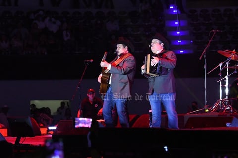 Beto Zapata, Pepe Elizondo, Luis Mario Garza, Julio Támez y Toño Pequeño conquistaron al respetable desde que inició su actuación hasta que acabó.
