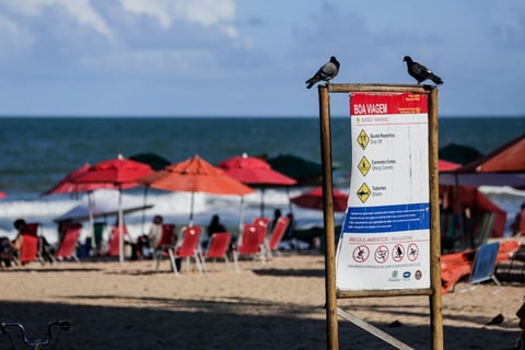 Pese a las advertencias, personas deciden ingresar al mar 