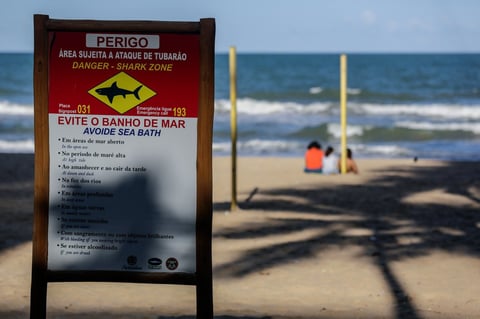 Pese a las advertencias, personas deciden ingresar al mar 