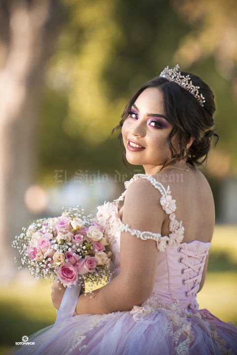 15082021 La quinceañera Darlene Velasco Favela.- Estudio Sotomayor fotografía.