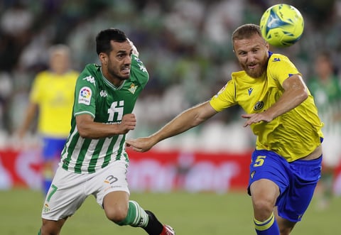 Betis y Cádiz empatan en un duelo competido y con ritmo de LaLiga