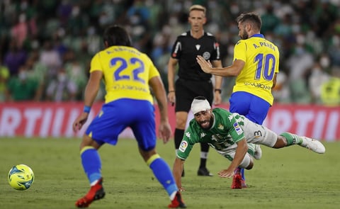 Betis y Cádiz empatan en un duelo competido y con ritmo de LaLiga