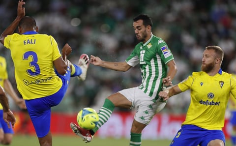 Betis y Cádiz empatan en un duelo competido y con ritmo de LaLiga