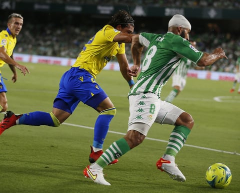 Betis y Cádiz empatan en un duelo competido y con ritmo de LaLiga