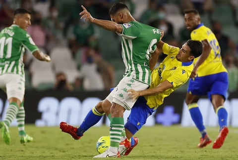 Betis y Cádiz empatan en un duelo competido y con ritmo de LaLiga