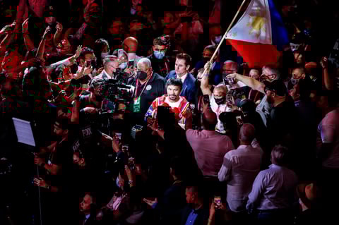 Cubano Yordenis Ugás vence por decisión unánime a Manny Pacquiao