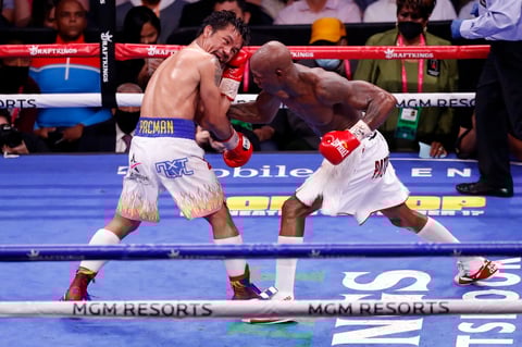 Cubano Yordenis Ugás vence por decisión unánime a Manny Pacquiao