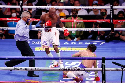 Cubano Yordenis Ugás vence por decisión unánime a Manny Pacquiao