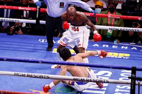 Cubano Yordenis Ugás vence por decisión unánime a Manny Pacquiao
