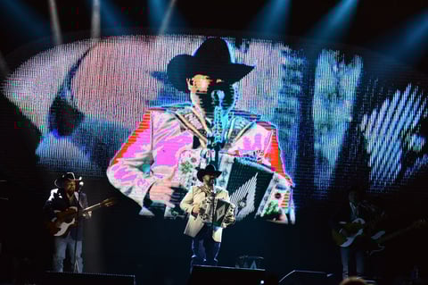 Se presentaron la noche del viernes en el recinto Coliseo Centenario 
