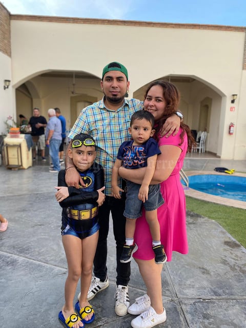 29082021 Celebrando el cumpleaños del niño Omar Segovia Barrios en compañia de sus papás, Omar y Cristina; también presente Santiago.