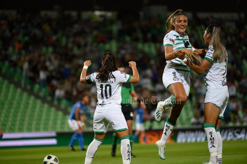 Guerreras del Santos Laguna golean 4-0 al Cruz Azul en el Estadio Corona