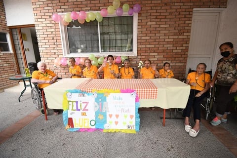 31082021 CELEBRAN.  Estancia Más Vida celebra el Día del abuelo.