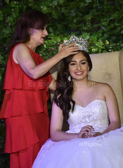 04092021 Paulina Necochea es coronada como la Reina del Club Rotario.