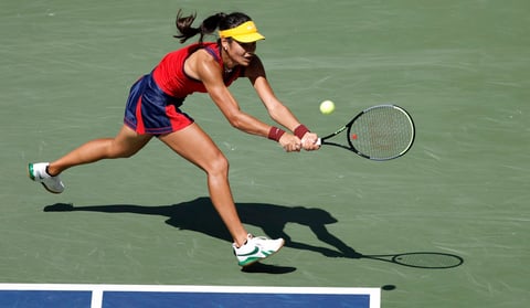 Emma Raducanu da la sorpresa en el Abierto de EUA al vencer a Belinda Bencic
