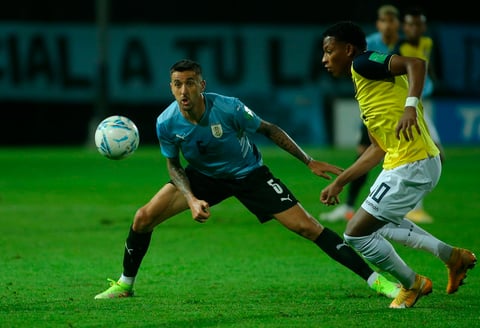 Uruguay consigue agónica victoria sobre Ecuador con gol de Gastón Pereiro