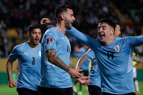 Uruguay consigue agónica victoria sobre Ecuador con gol de Gastón Pereiro
