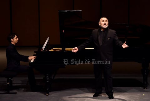 Javier Camarena entrega su voz al centenario de El Siglo de Torreón
