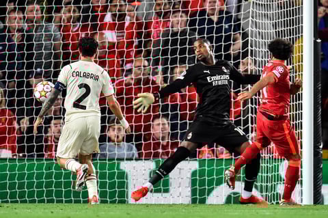 Liverpool evita un incendio en Anfield ante Milan en la Champions League