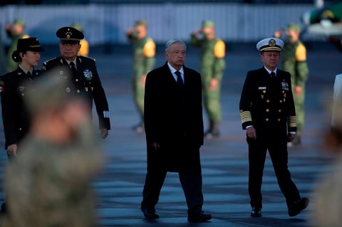 AMLO honra a víctimas de los sismos de 1985 y 2017 en la CDMX