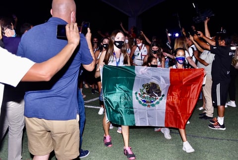 Una fiesta llena de colorido se tuvo en el club deportivo Parque España 