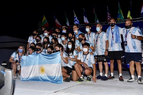 Una fiesta llena de colorido se tuvo en el club deportivo Parque España 