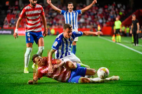 Real Sociedad logra remontar ante un frágil Granada