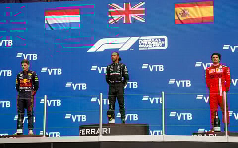 Hamilton conquista su victoria cien en Fórmula 1 con Gran Premio de Rusia
