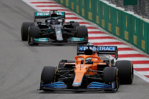 Hamilton conquista su victoria cien en Fórmula 1 con Gran Premio de Rusia