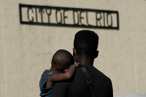 Migrantes hallan voces amigas en Ciudad Acuña