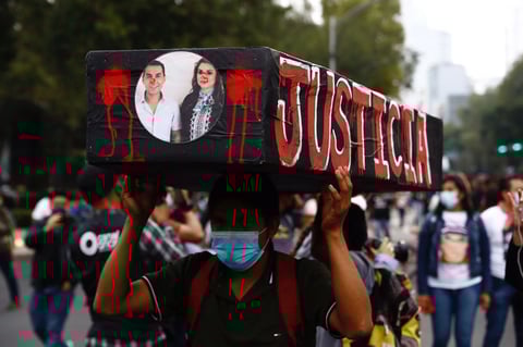 A siete años de la desaparición de normalistas, Marchan por Ayotzinapa