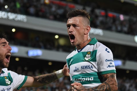 Rayados se impone de visitante ante Santos Laguna